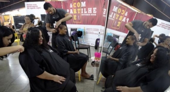 Campanha estimula corte de cabelo para doação de perucas a pacientes com câncer